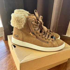 Ugg high top speakers with Sherpa. EUC